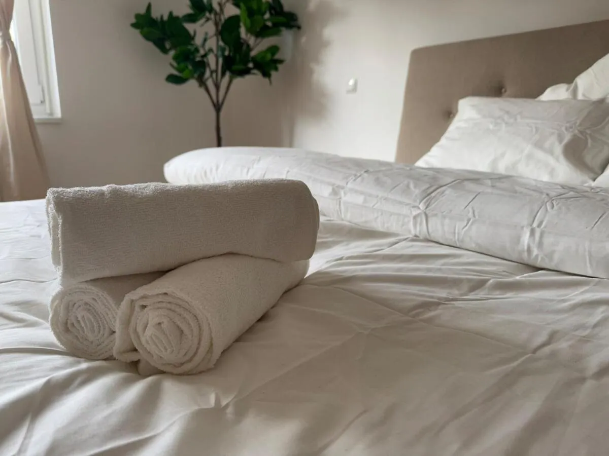 Apartment 2Br, Danube, Central, U6 & S-Bahn - Axara Housing Brn 16 Vienna