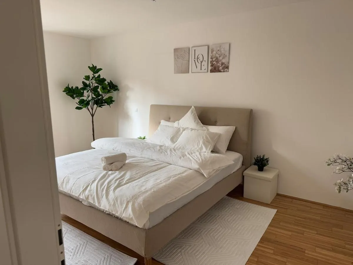 2Br, Danube, Central, U6 & S-Bahn - Axara Housing Brn 16 Vienna