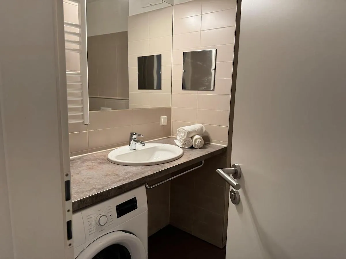 Apartment 2Br, Danube, Central, U6 & S-Bahn - Axara Housing Brn 16 Vienna