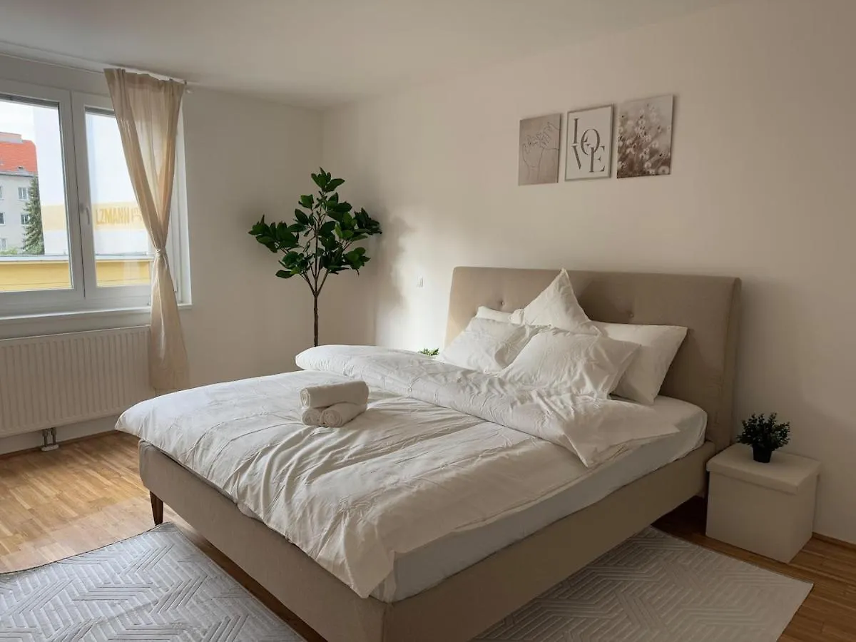 Apartment 2Br, Danube, Central, U6 & S-Bahn - Axara Housing Brn 16 Vienna
