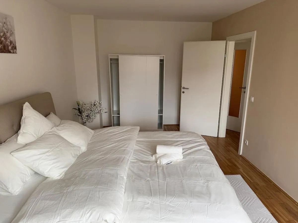 2Br, Danube, Central, U6 & S-Bahn - Axara Housing Brn 16 Vienna Apartment
