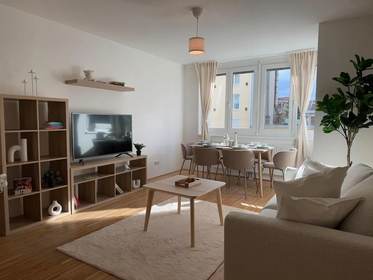 2Br, Danube, Central, U6 & S-Bahn - Axara Housing Brn 16 Vienna