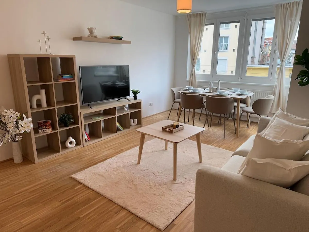 2Br, Danube, Central, U6 & S-Bahn - Axara Housing Brn 16 Vienna Apartment