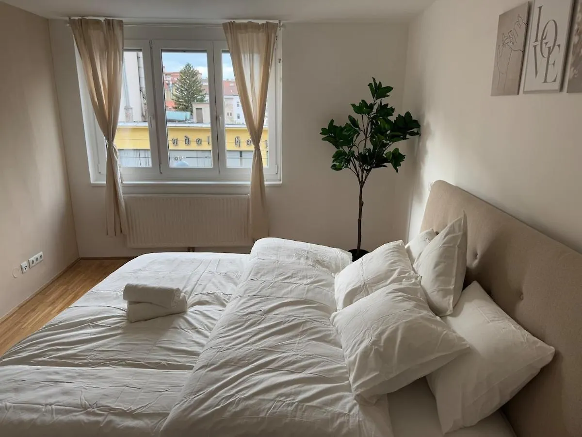 Apartment 2Br, Danube, Central, U6 & S-Bahn - Axara Housing Brn 16 Vienna Austria