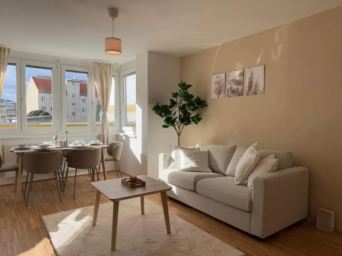 2Br, Danube, Central, U6 & S-Bahn - Axara Housing Brn 16 location